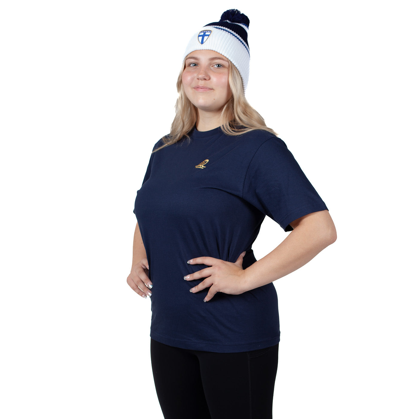 Helmi -t-paita tummansininen. Arkeen sopiva t-paita, jonka rinnassa komeilee Helmipöllö-logo. Helmareiden virallinen fanituote. Suomen jalkapallomaajoukkueen fanituote.