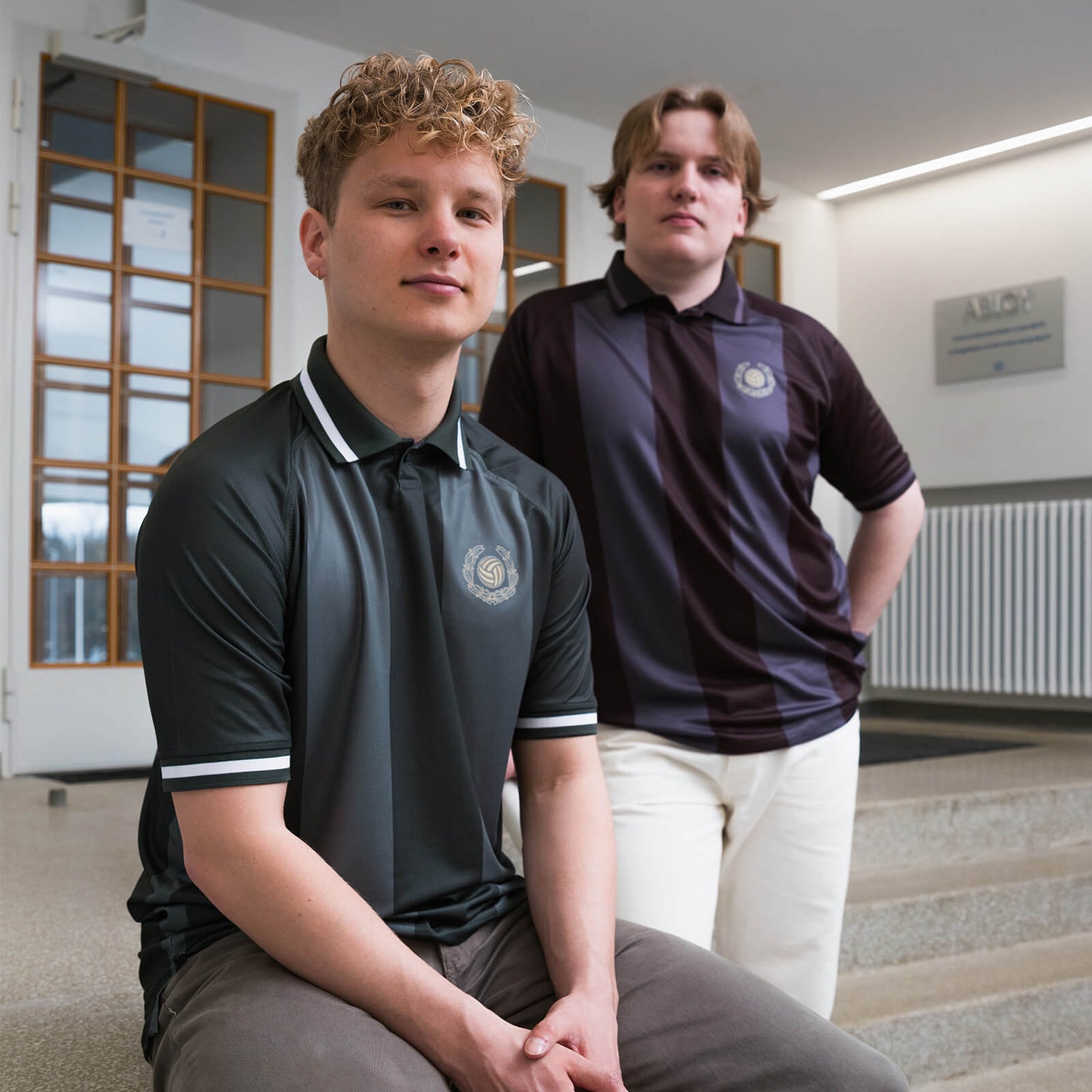 Nahkapallo ja seppele Jersey Polo, Musta
