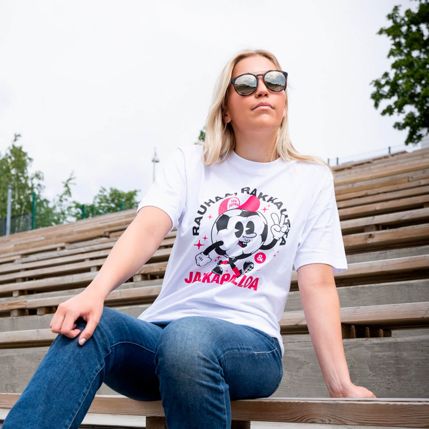 Rauhaa, rakkautta ja jalkapalloa t-paita, Valkoinen