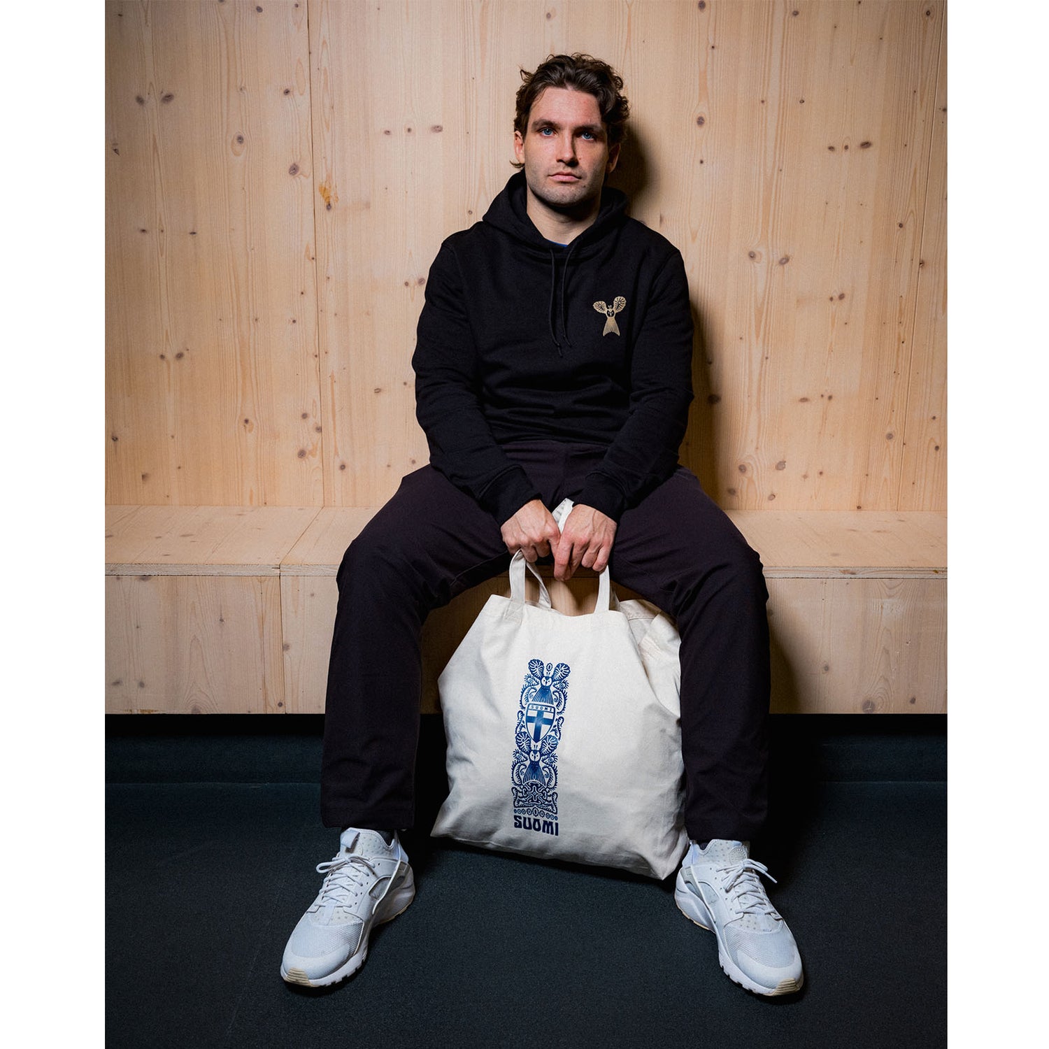 Pieni pöllö by Klaus Haapaniemi huppari, Musta